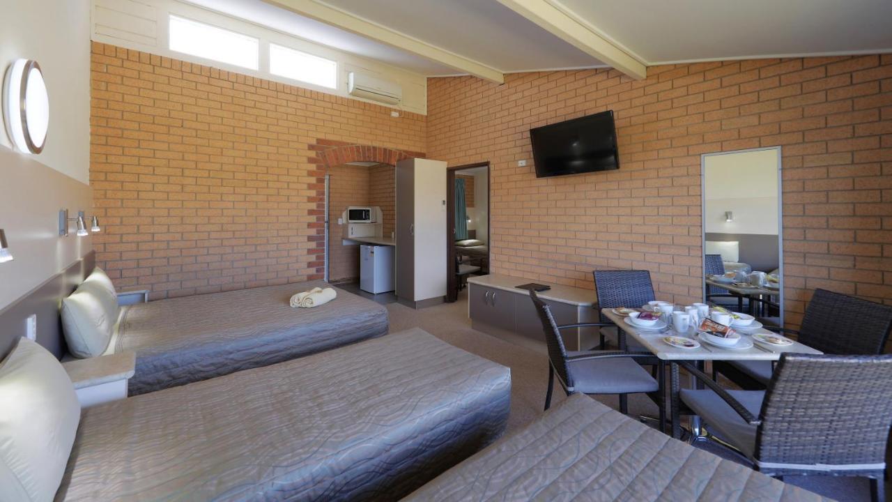 Tenterfield Motor Inn Екстер'єр фото