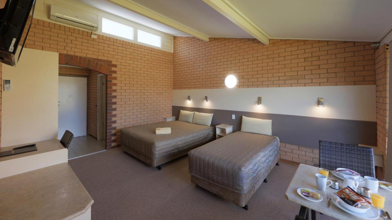 Tenterfield Motor Inn Екстер'єр фото