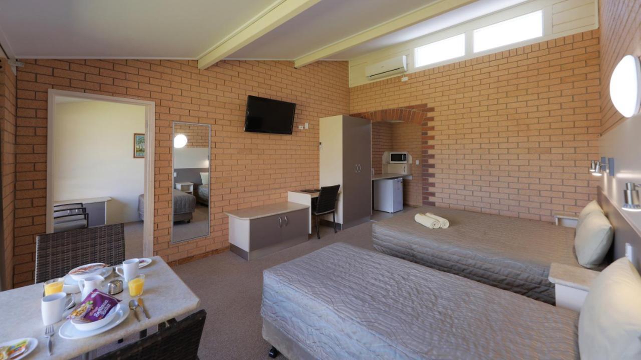 Tenterfield Motor Inn Екстер'єр фото