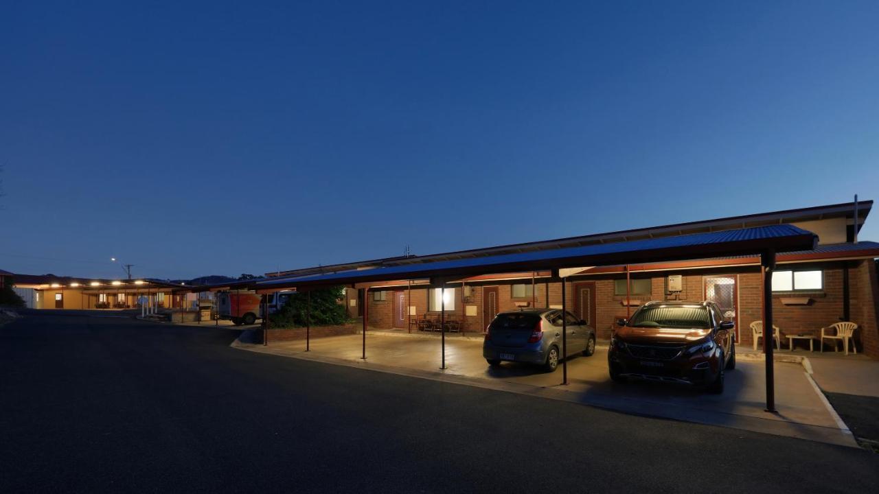 Tenterfield Motor Inn Екстер'єр фото