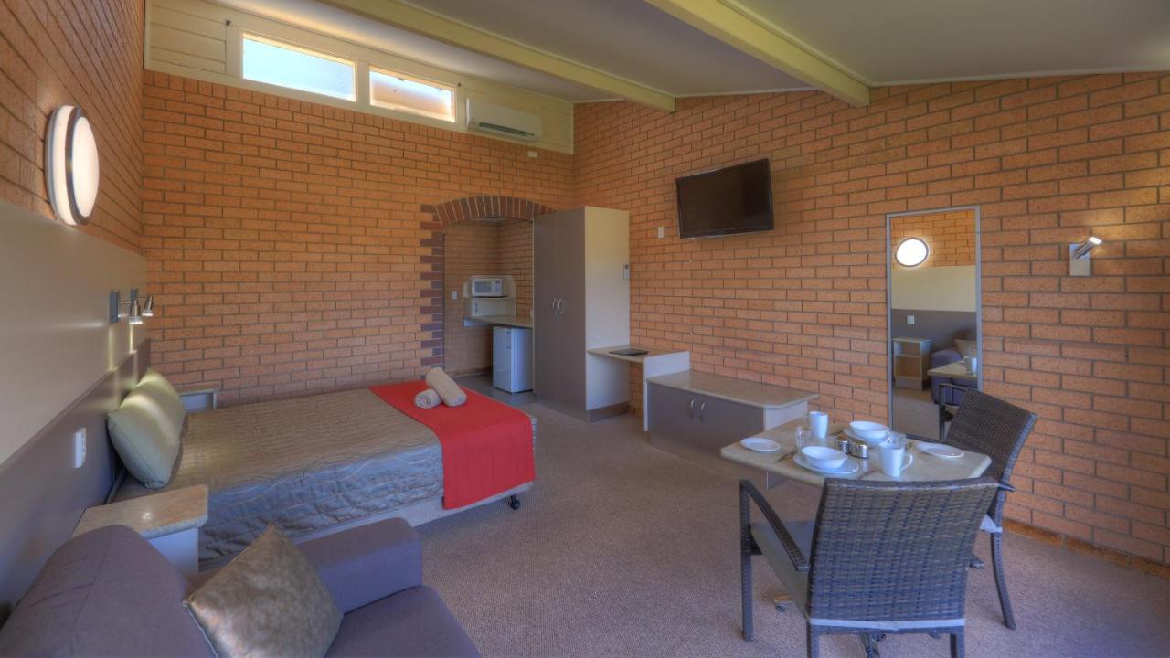 Tenterfield Motor Inn Екстер'єр фото