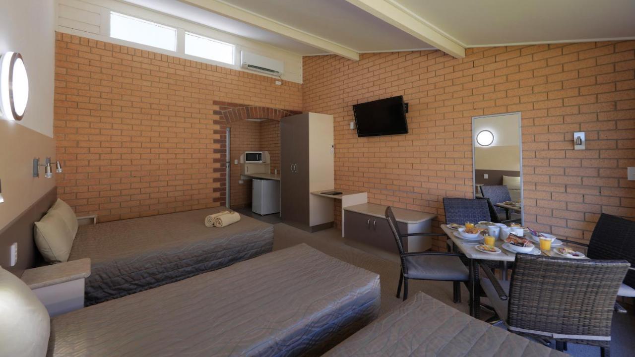 Tenterfield Motor Inn Екстер'єр фото