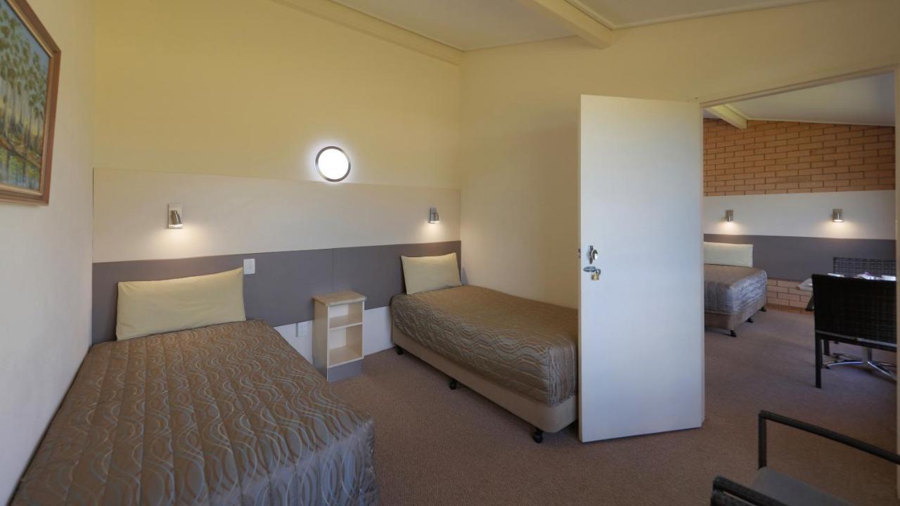Tenterfield Motor Inn Екстер'єр фото