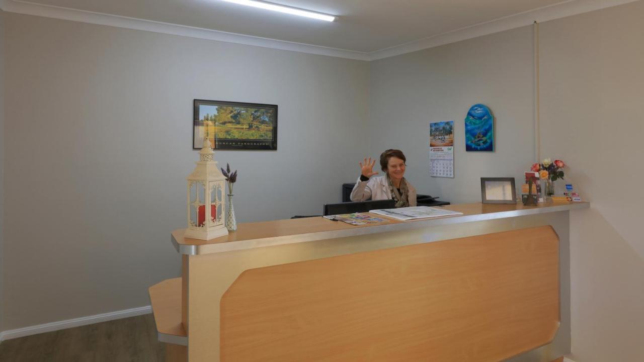 Tenterfield Motor Inn Екстер'єр фото