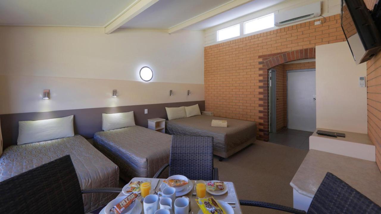 Tenterfield Motor Inn Екстер'єр фото