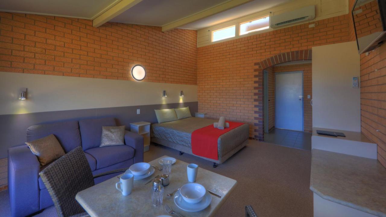 Tenterfield Motor Inn Екстер'єр фото